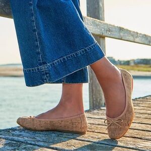 Born Women’s Brin Classic Ballet Flat Bow Tan Cork Shoes Size 9